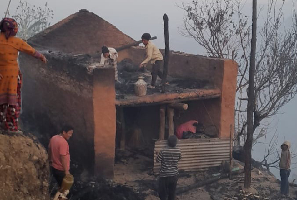 वनको डढेलो गाउँमा पसेपछि...